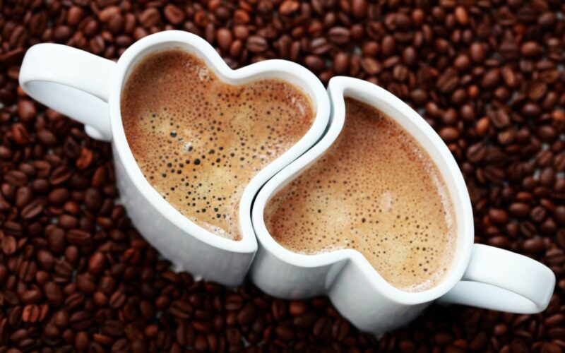 hình nền máy tính dễ thương hai ly cà phê hình trái tim
