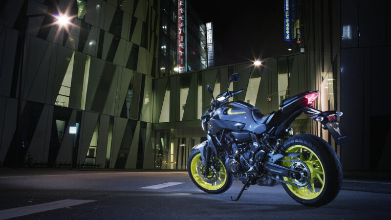 Hình nền Moto 4K bánh xanh