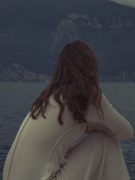 Hình nền sad ngồi buồn cô đơn