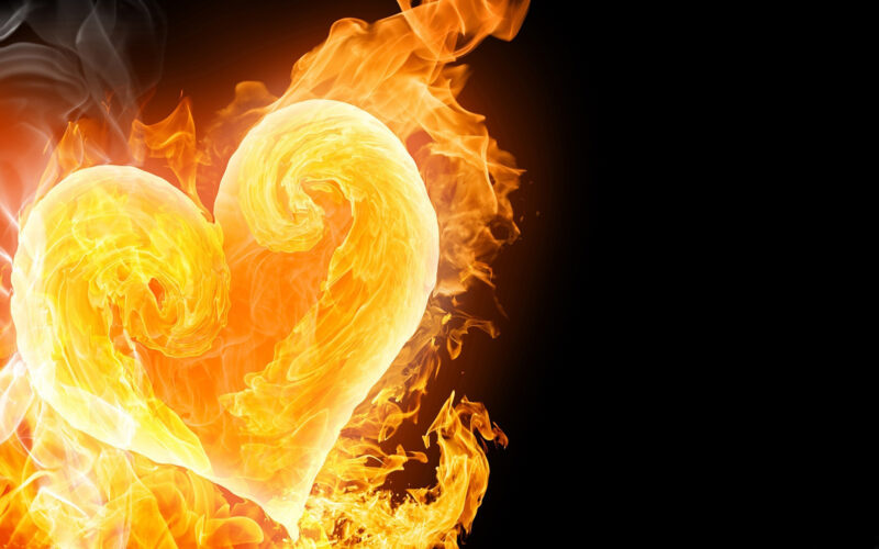 hình nền trái tim đẹp lửa rực cháy nền tối