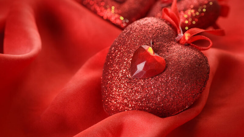 hình nền trái tim đẹp pha lê màu đỏ cực đẹp