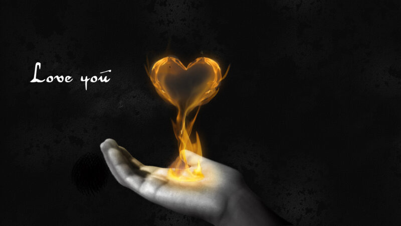 hình nền trái tim đẹp tạo thành từ lửa trên bàn tay