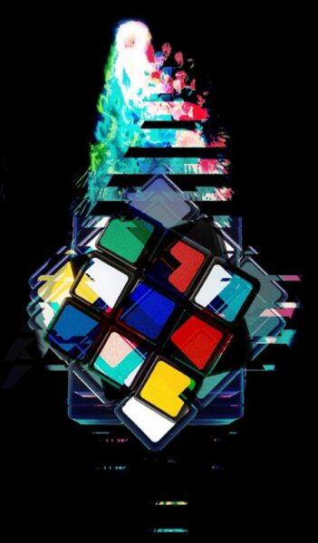 Personalisierte Rubik-Figur mit schwarzem Hintergrund