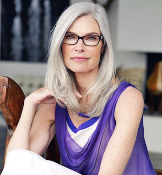 Kiểu tóc đẹp cho phụ nữ tuổi 50 thẳng chấm vai