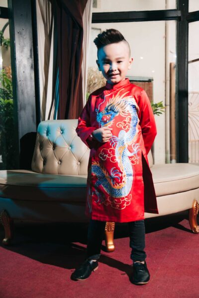 Mẫu áo dài cách tân nam giới màu đỏ phối xanh