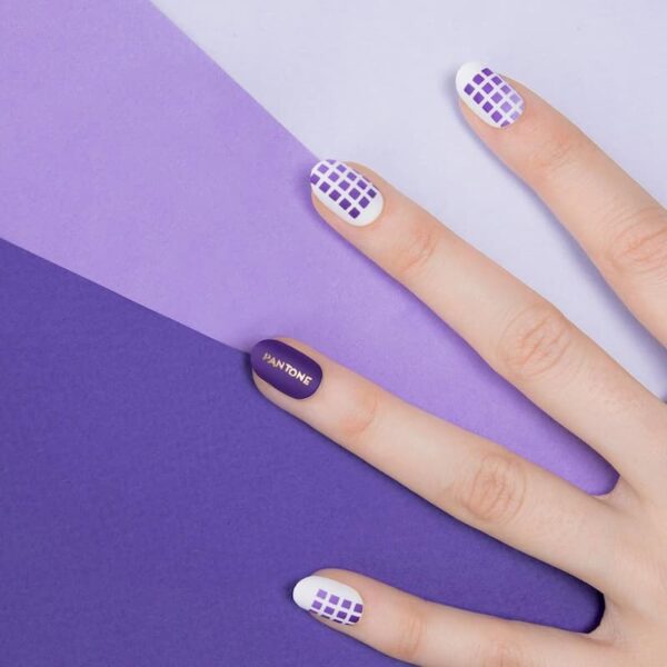 Mẫu nail kẻ caro tím