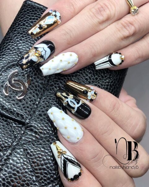 Mẫu nail Channel đen trắng sang trọng