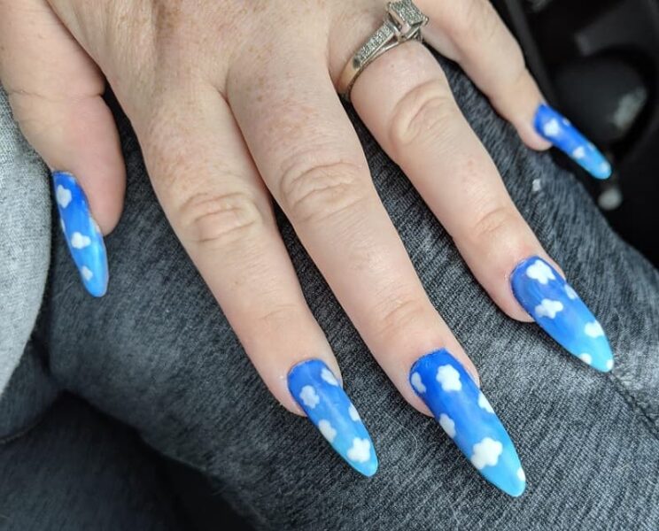 Mẫu nail đám mây xanh bầu trời