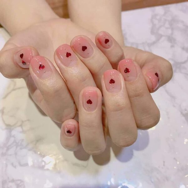 mẫu nail đẹp cho móng ngắn hình trái tim dễ thương