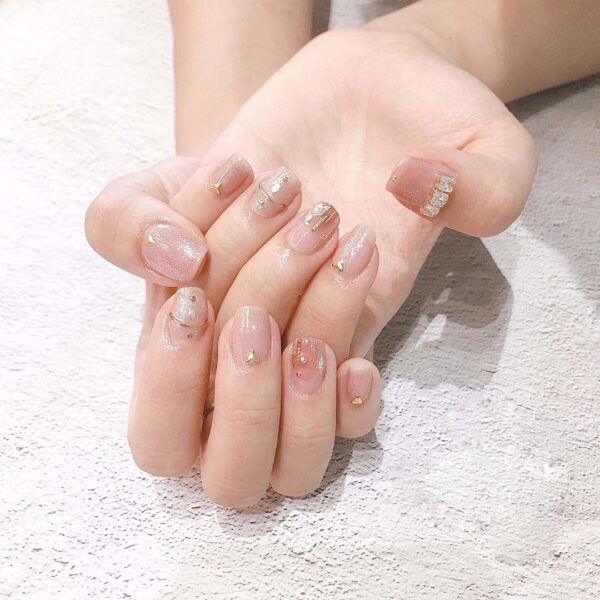 Mẫu nail đẹp nhẹ nhàng đính đá