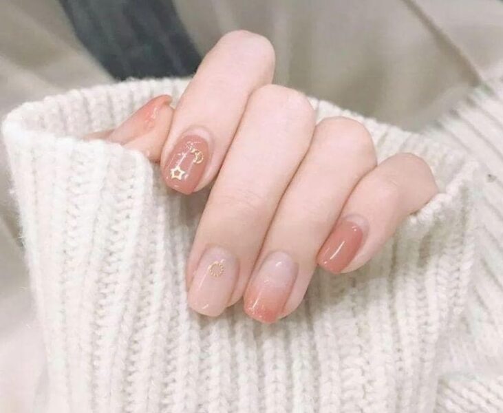 Mẫu nail đơn giản sang trọng hồng ombre
