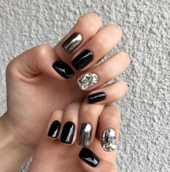 Mẫu nail đơn giản sang trọng phối tráng gương