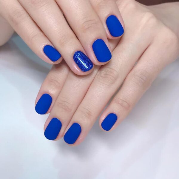 Mẫu nail đơn giản sang trọng xanh biển