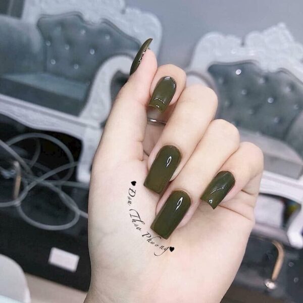 Mẫu nail đơn giản sang trọng xanh rau má