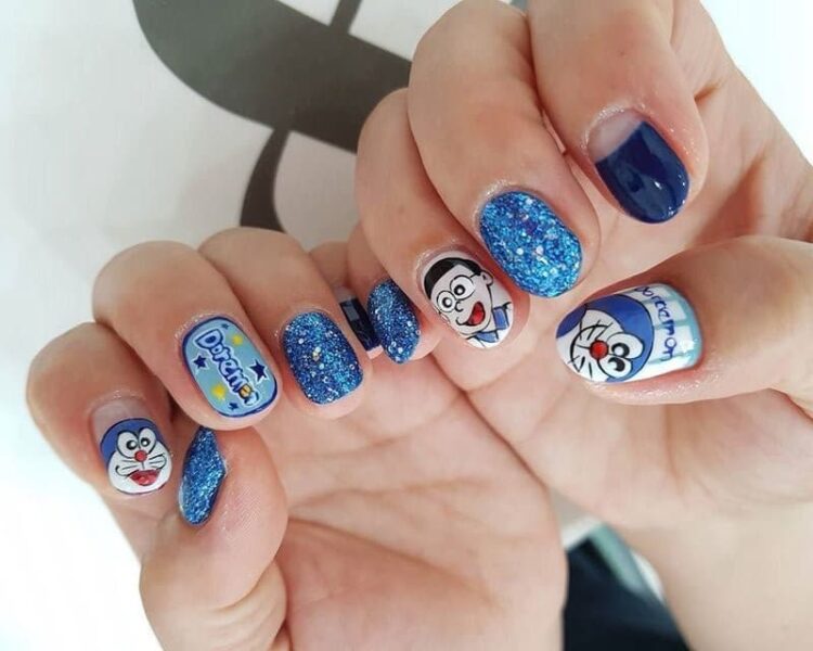 Mẫu nail Doraemon phối nhũ
