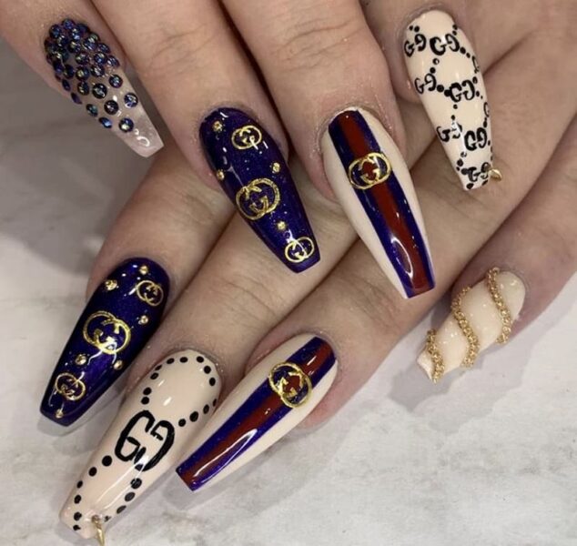 Mẫu nail gucci kem xanh