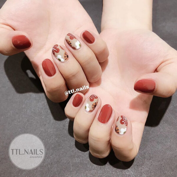 Màu nail hoa đẹp nhẹ nhàng, dễ thương