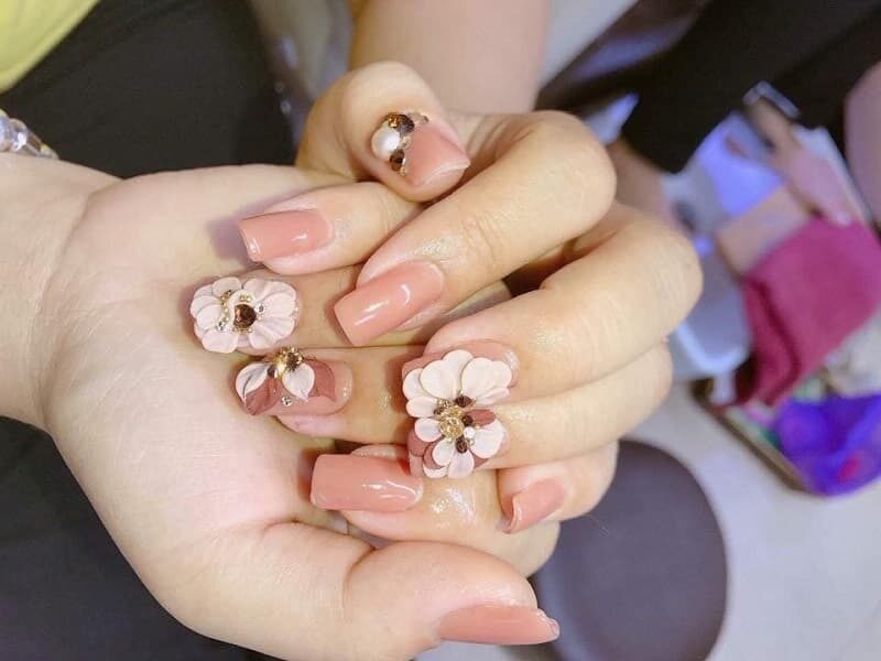 Mẫu nail hoa hồng nude