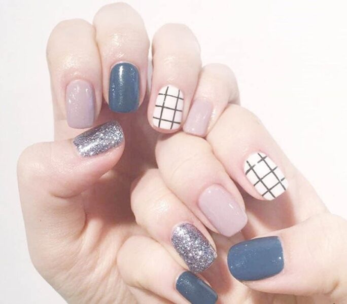 Mẫu nail kẻ sọc Hàn Quốc