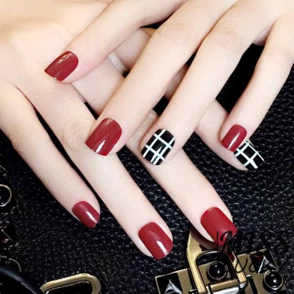 Mẫu nail sọc đỏ đen