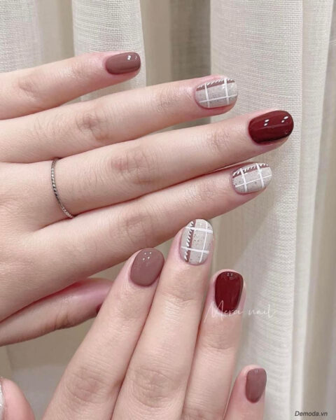 ﻿Mẫu nail sọc đơn giản cho người có móng tay ngắn