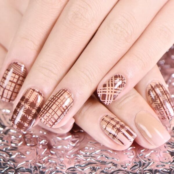 Mẫu nail sọc nâu cà phê