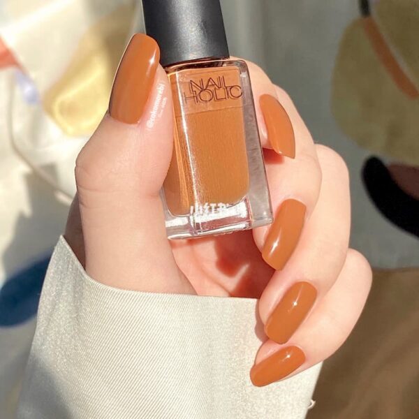 Mẫu nail màu cam nâu đất