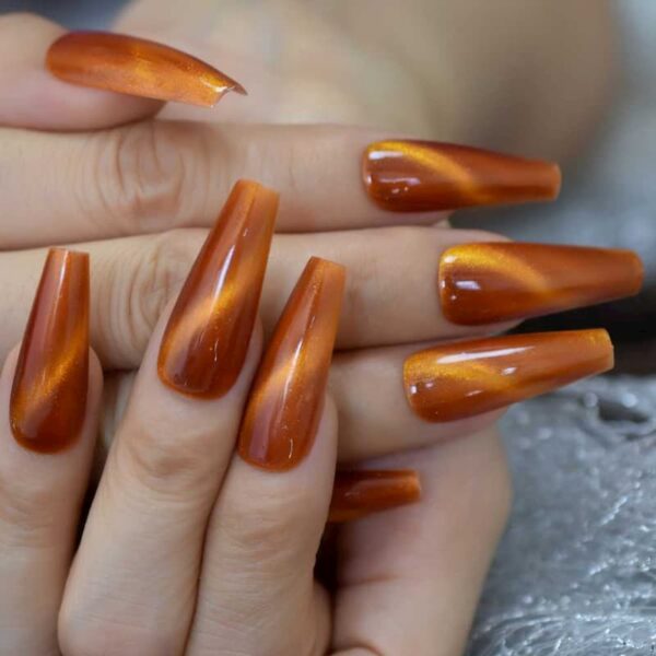 Mẫu nail màu cam nhũ ánh vàng