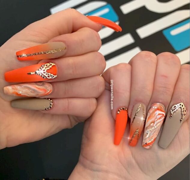 Mẫu nail màu cam phối nhũ vàng