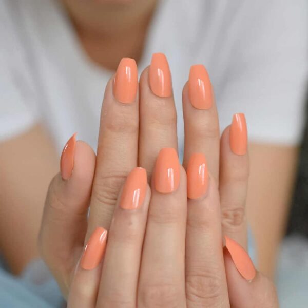 Mẫu nail màu cam sơn bóng