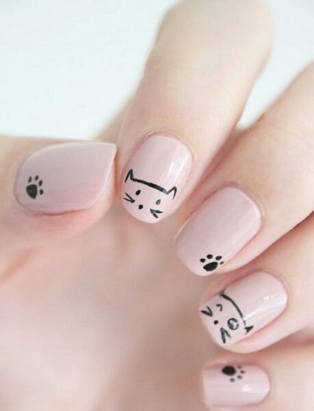 Mẫu nail màu hồng họa tiết mèo