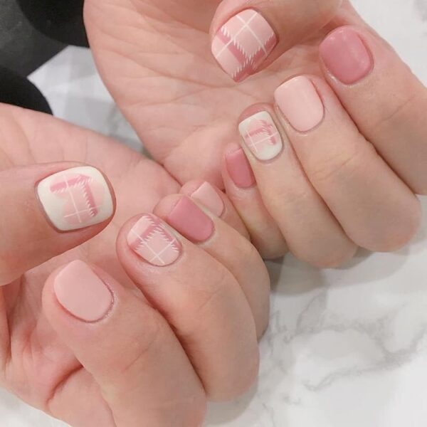 Mẫu nail sọc hồng