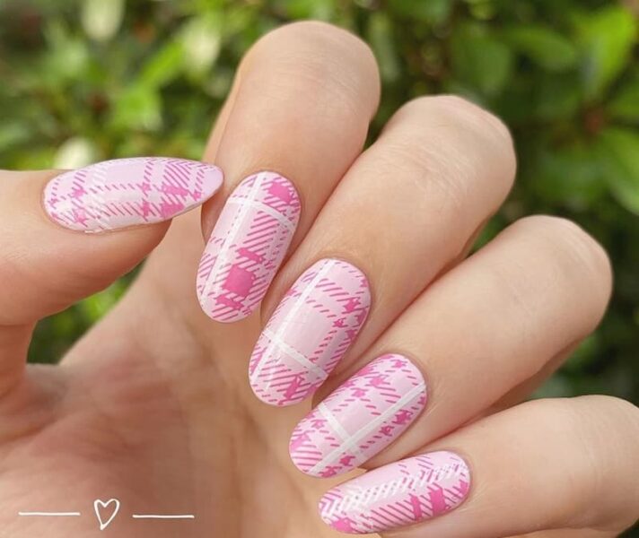 Mẫu nail sọc hồng trắng