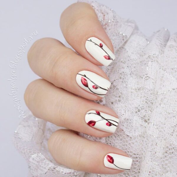 Mẫu nail trắng họa tiết hoa