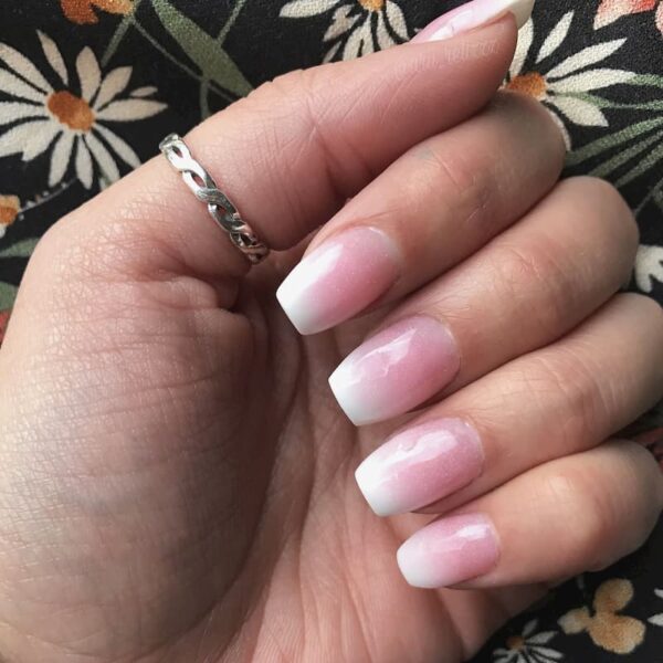 Mẫu nail màu trắng phối hồng