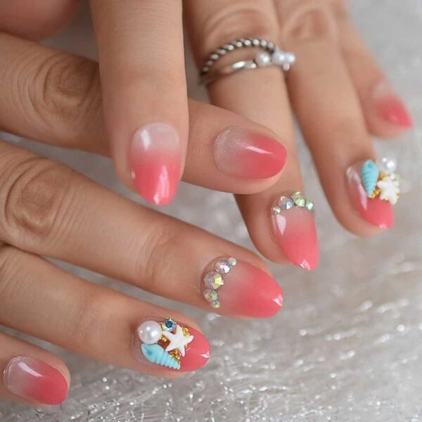 Mẫu nail móng ngắn nền hồng đính đá