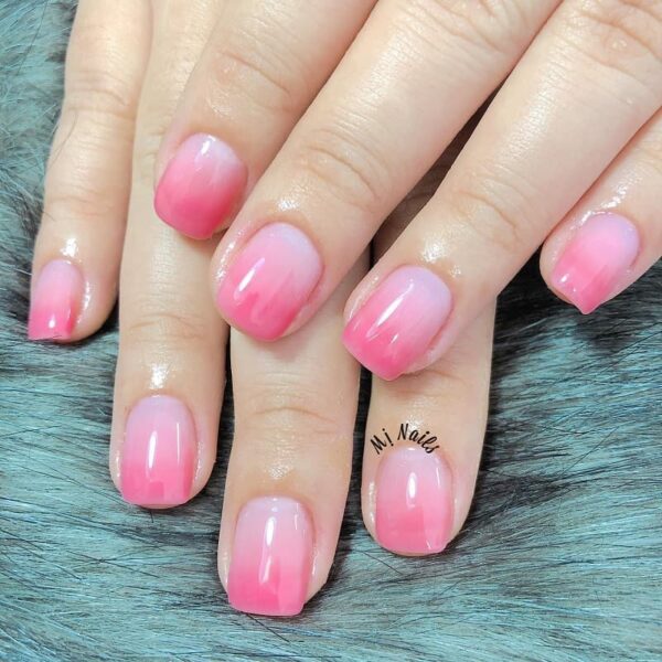 Mẫu nail móng ngắn nền hồng nhạt