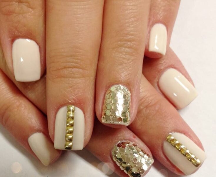 Mẫu nail móng ngắn nền màu gạo