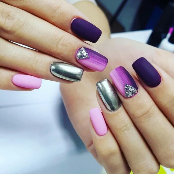 Mẫu nail móng ngắn nèn tím phối tráng gương