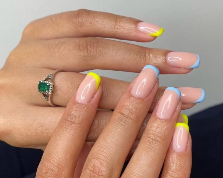 Mẫu nail móng ngắn ôm viền xanh vàng