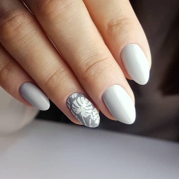 Mẫu nail móng ngắn xám tro phối họa tiết
