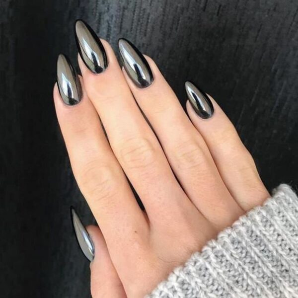 Mẫu nail móng nhọn đen tuyền