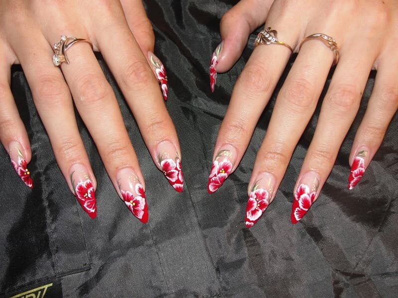 Mẫu nail móng nhọn họa tiết