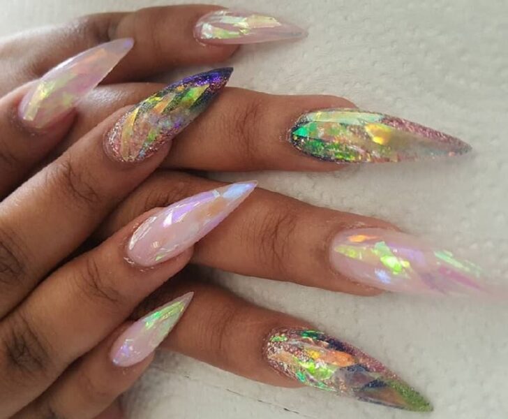 Mẫu nail móng nhọn lấp lánh nhũ