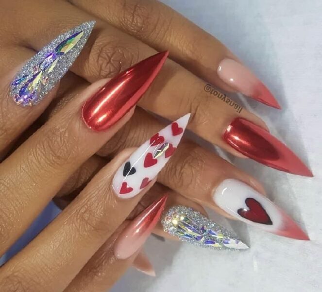 Mẫu nail móng nhọn nhiều họa tiết đáng yêu