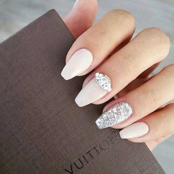 Mẫu nail móng tay đẹp nhẹ nhàng móng vuông
