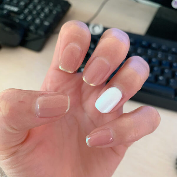 Mẫu nail móng tay đẹp nhẹ nhàng ôm viền móng