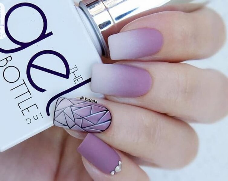 Mẫu nail nhám ombre màu tím