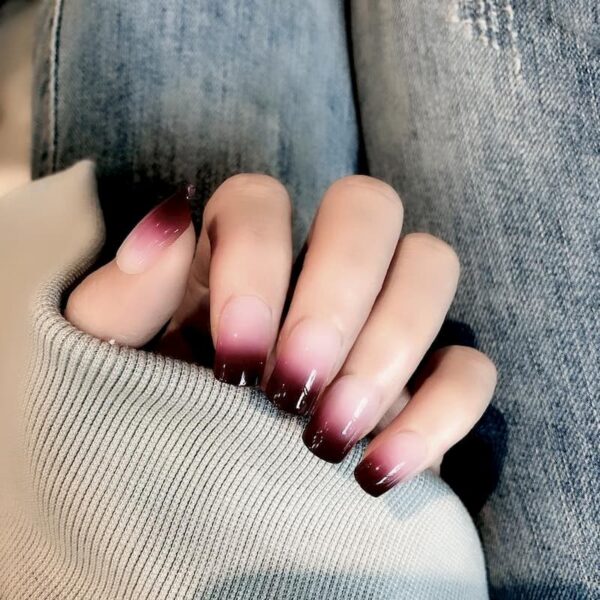 Mẫu nail Ombre đỏ đô