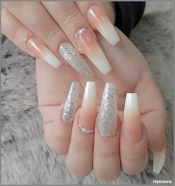 Mẫu nail Ombre hồng trắng phối nhũ
